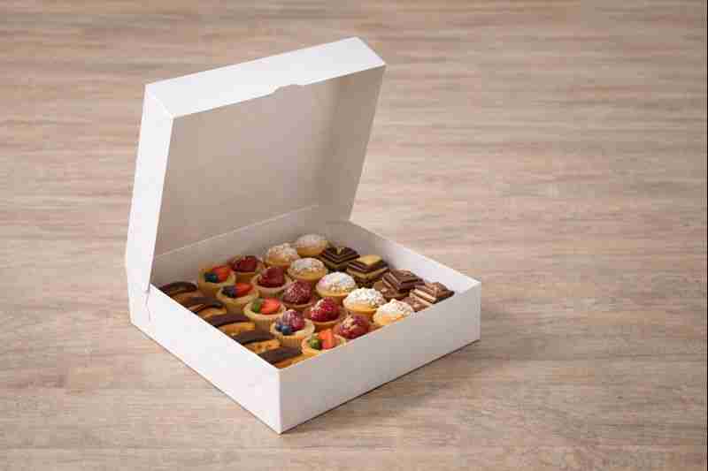 BOITE PATISSIERE 300G SS.F 32X32X8 PQT DE 25